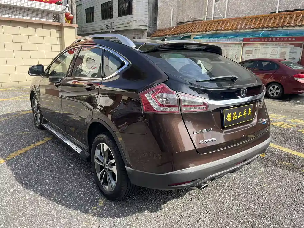 URX 6 SUV 1.8 T Creative Upgrade
