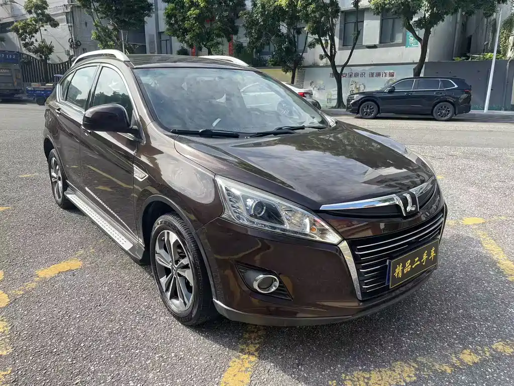 URX 6 SUV 1.8 T Creative Upgrade