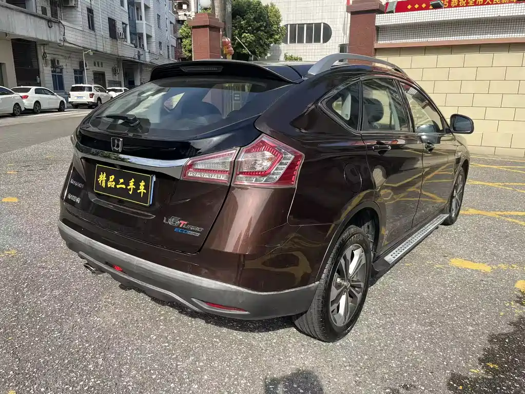 URX 6 SUV 1.8 T Creative Upgrade