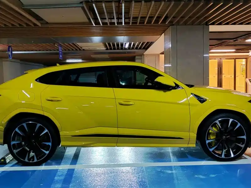 Urus 4.0 T V8