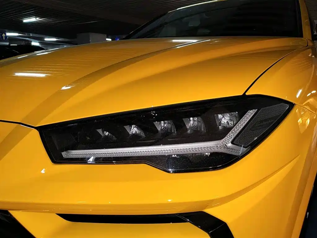 Urus 4.0 T V8