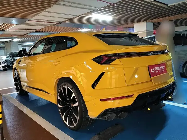 Lamborghini Urus 4.0 T V8