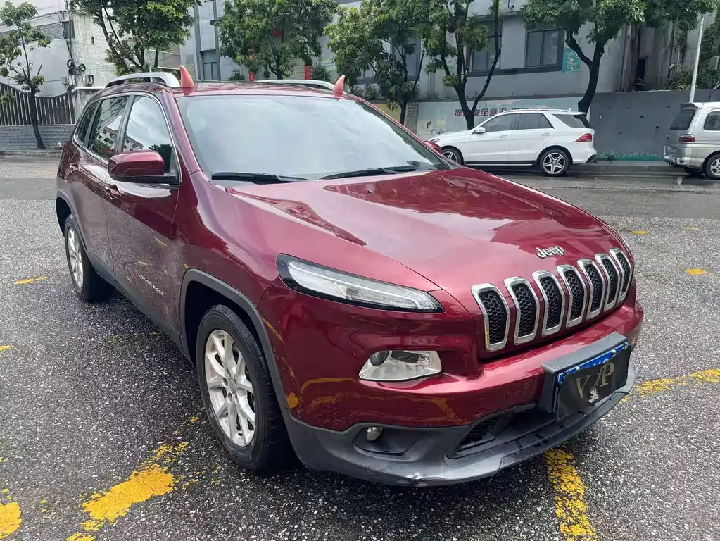 Cherokee 2.0 L Superior