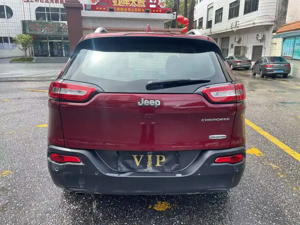 Cherokee 2.0 L Superior