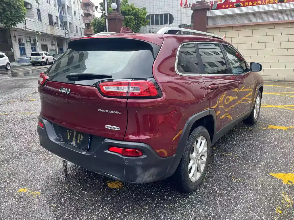Cherokee 2.0 L Superior