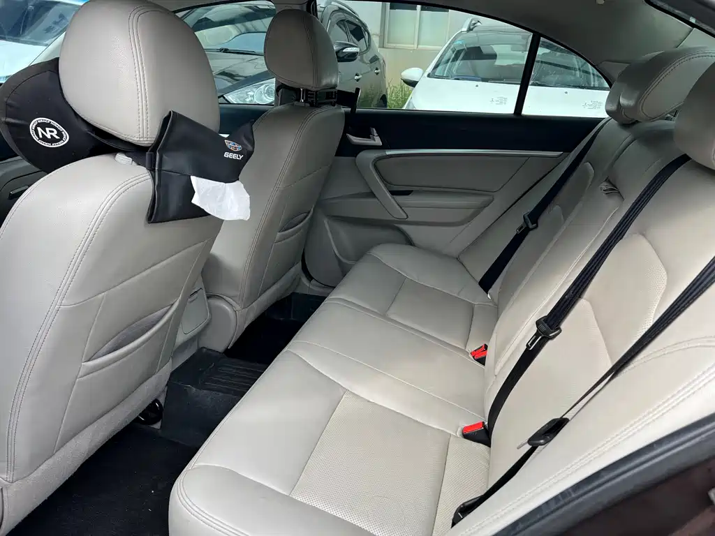 Emgrand Sedan 1.3 T CVT Distinguished