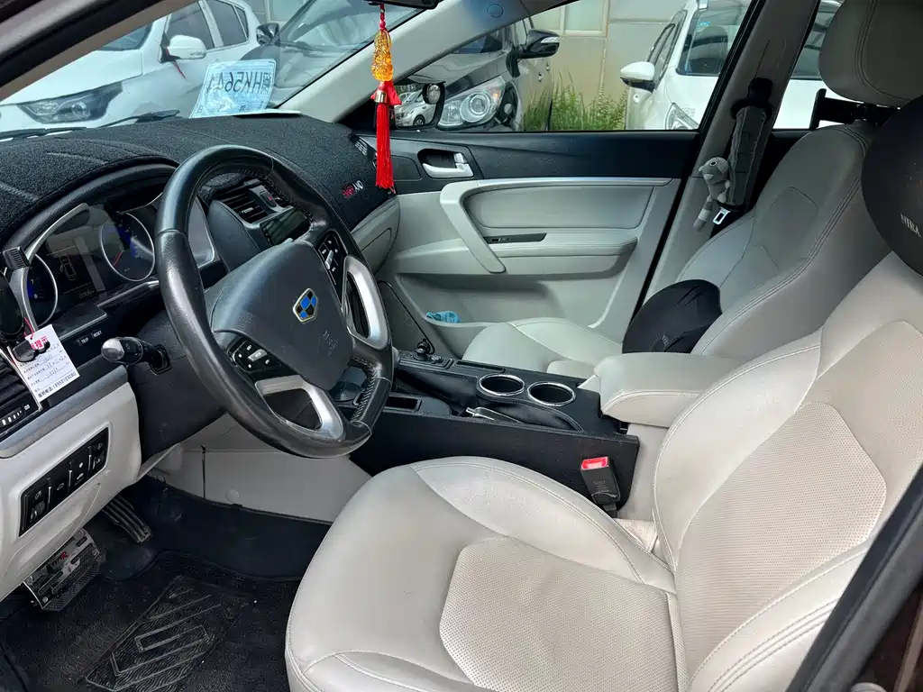 Emgrand Sedan 1.3 T CVT Distinguished