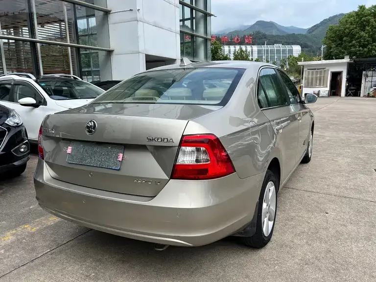 Skoda Rapid 1.6 L Manual Smart Select