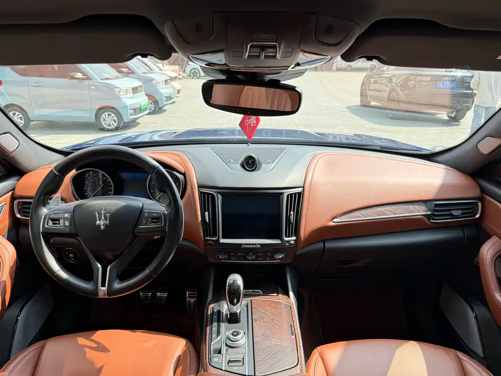 Levante 3.0 T Standard