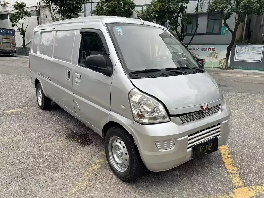 Wuling Rongguang 五菱荣光 2019款 1.5 L 加长厢式运输车基本型2座