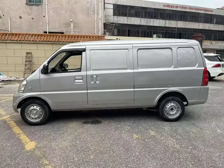 Wuling Rongguang 五菱荣光 2019款 1.5 L 加长厢式运输车基本型2座