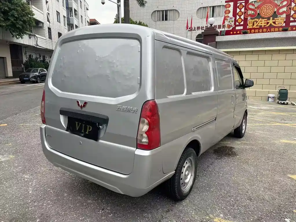 Wuling Rongguang 五菱荣光 2019款 1.5 L 加长厢式运输车基本型2座