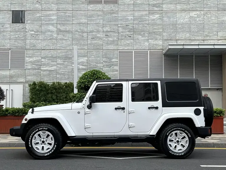 Jeep Wrangler 3.0 L Sahara 4-door Comfort Enjoyment