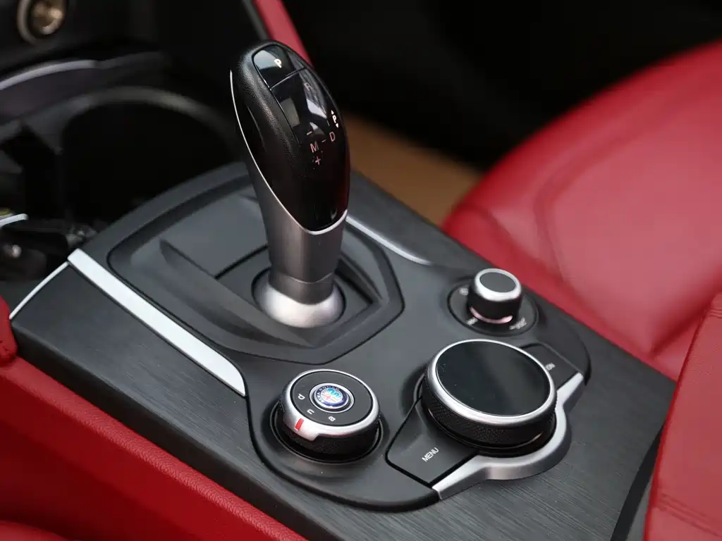 Stelvio 2.0 T 200 HP Luxury