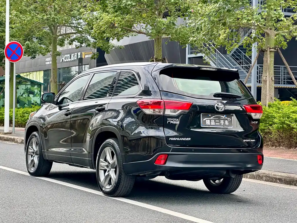 Highlander 2.0 T 4 WD Luxury 7-seat CN-VI