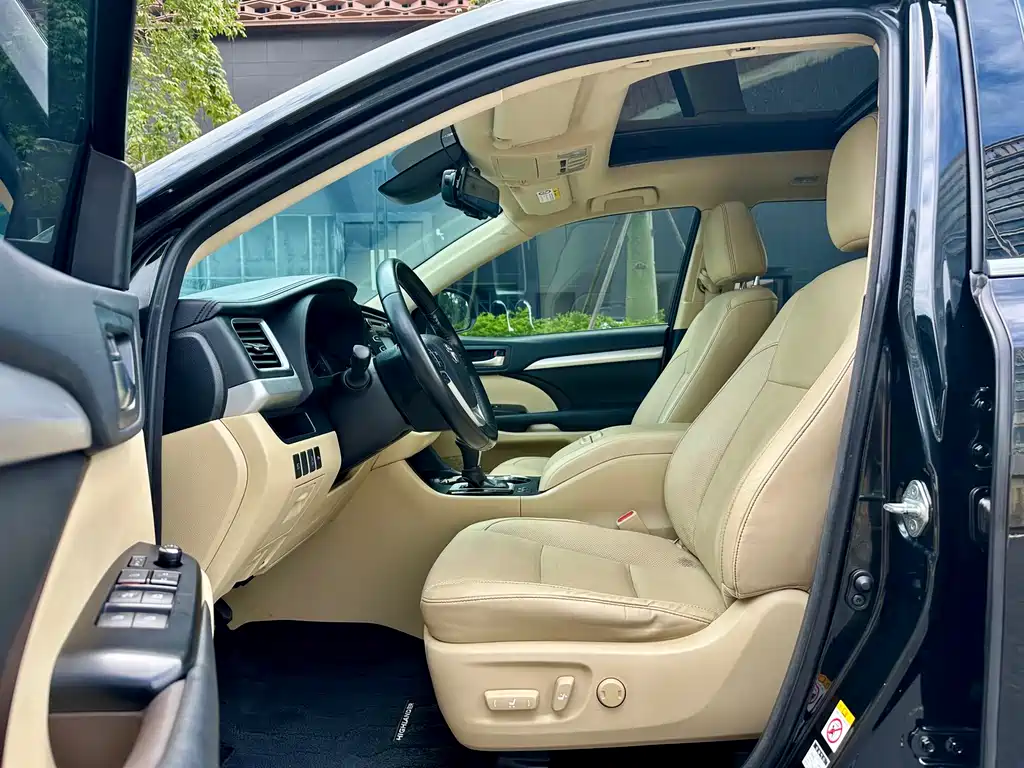 Highlander 2.0 T 4 WD Luxury 7-seat CN-VI