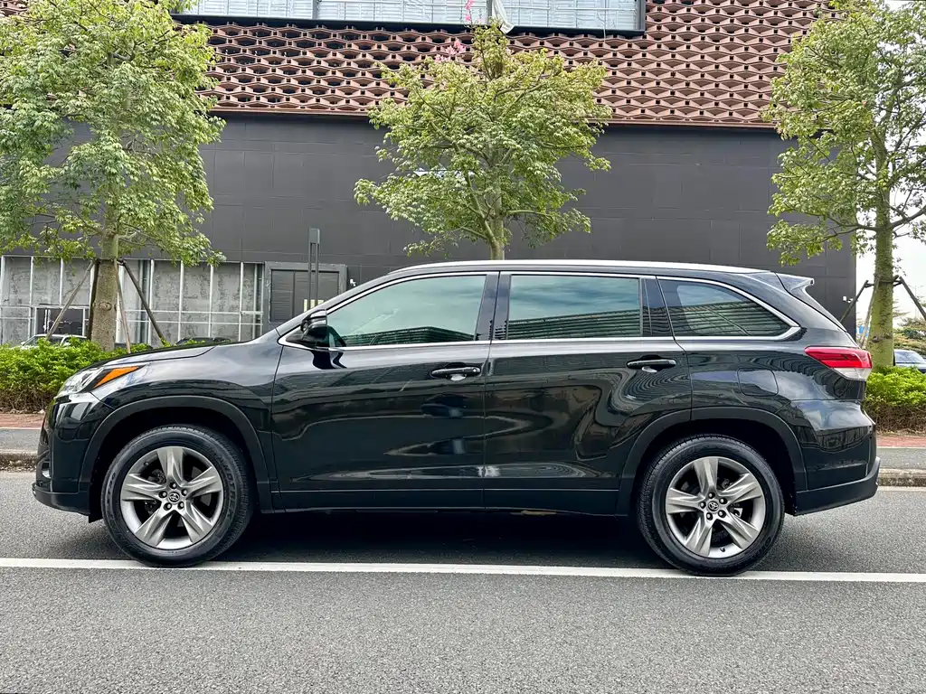 Highlander 2.0 T 4 WD Luxury 7-seat CN-VI