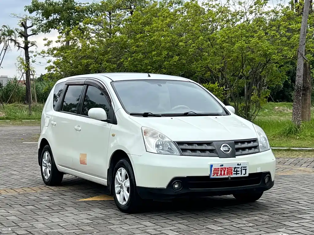 Livina 1.6 L Auto