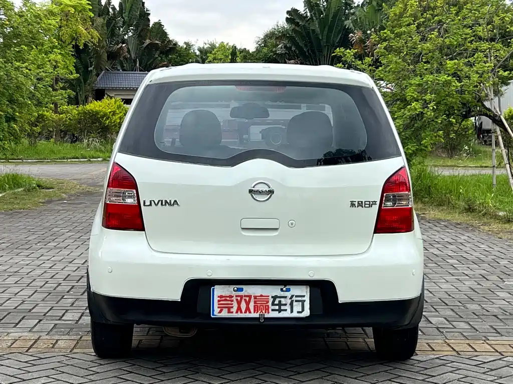 Livina 1.6 L Auto