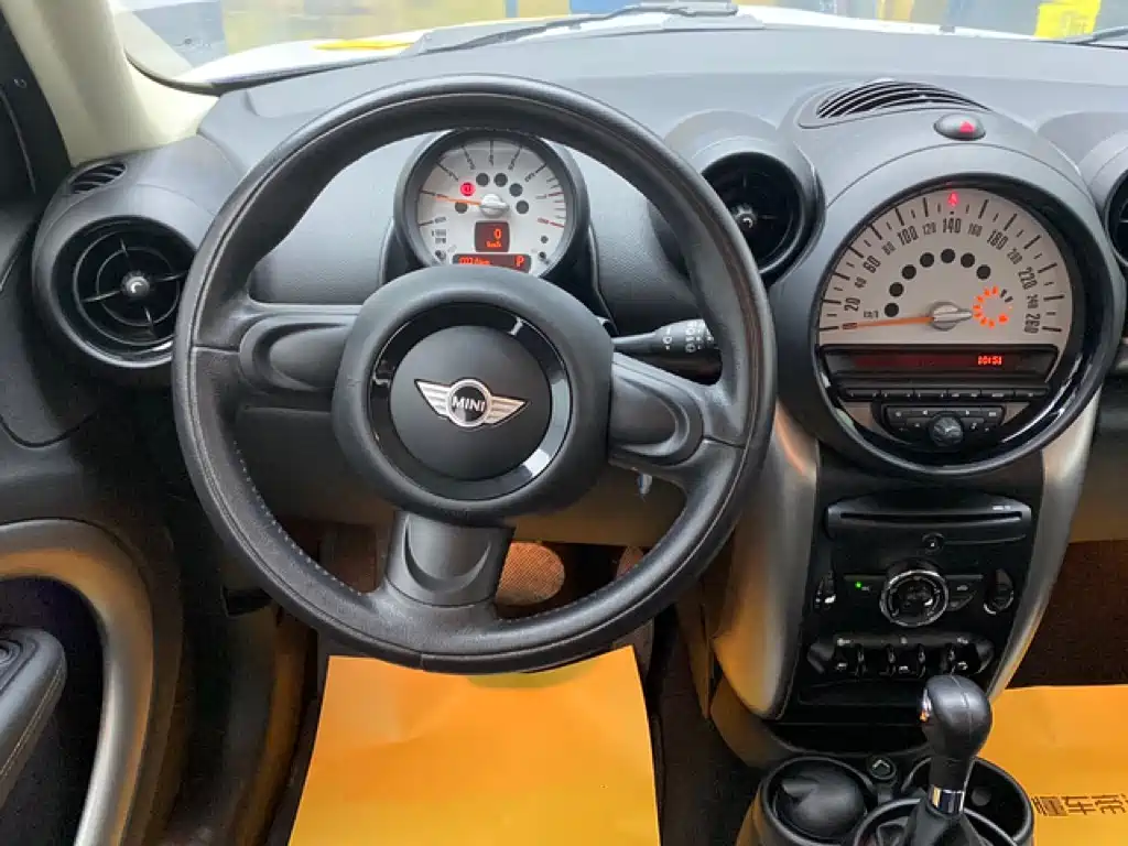 MINI COUNTRYMAN 1.6 L ONE