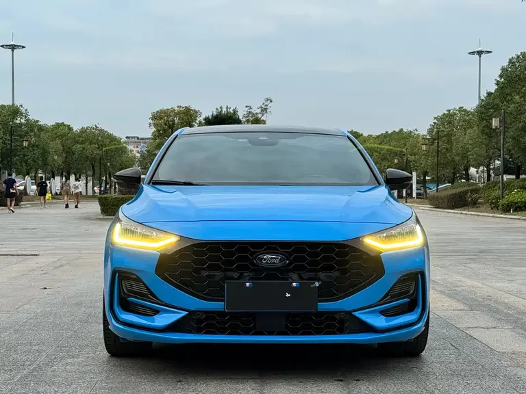 Ford Focus Sedan EcoBoost 180 Auto ST Line