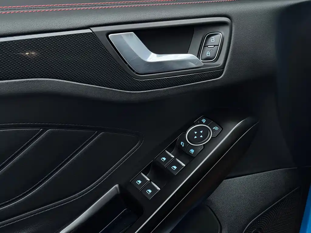 Focus Sedan EcoBoost 180 Auto ST Line