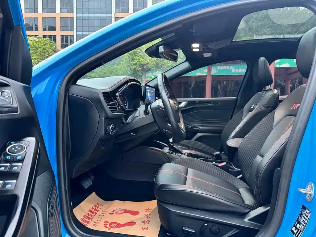 Focus Sedan EcoBoost 180 Auto ST Line
