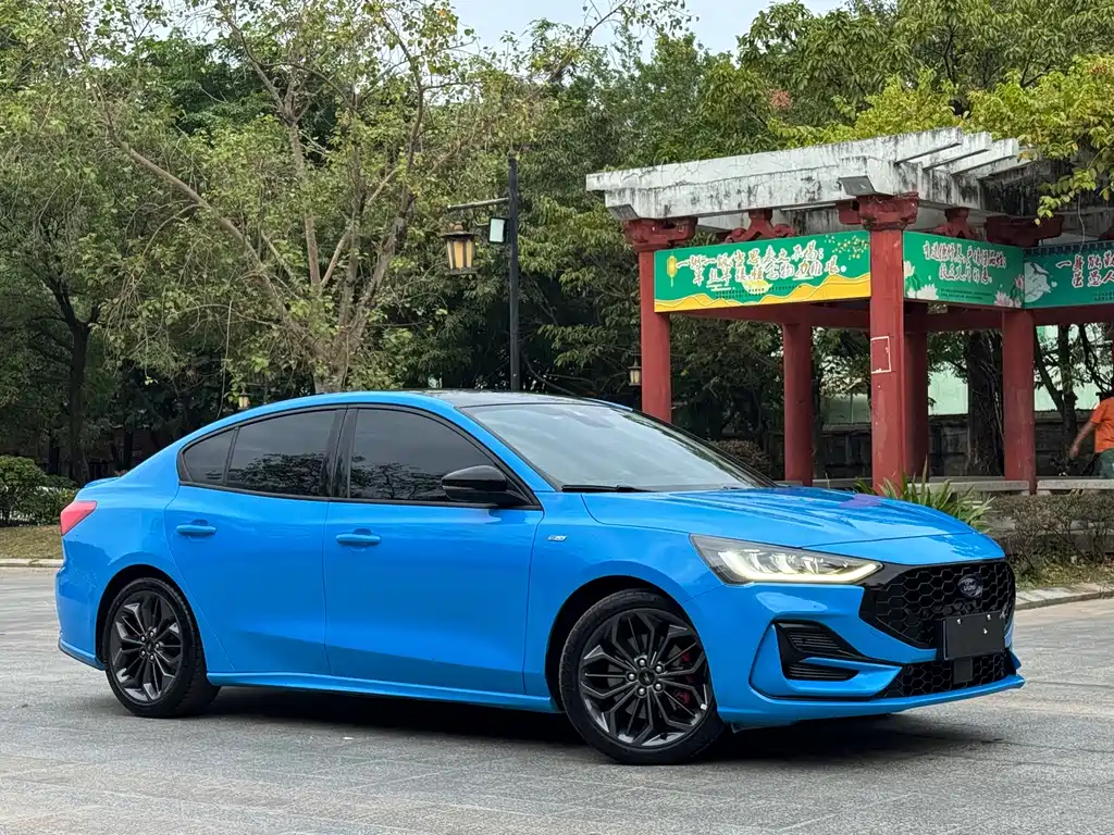 Focus Sedan EcoBoost 180 Auto ST Line