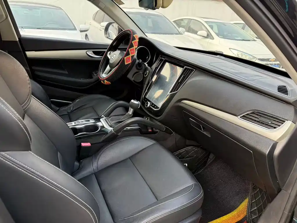 Zotye SR7 1.5 T CVT Rubik Heart