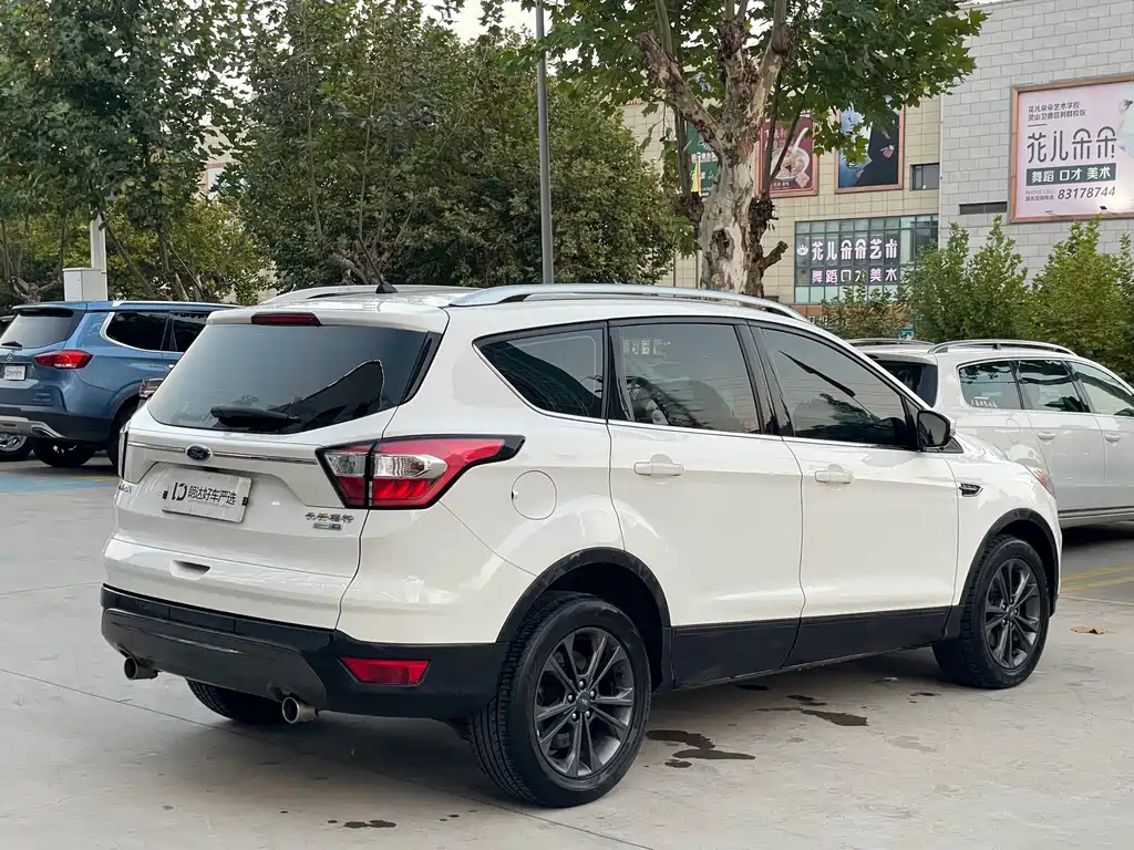 Kuga EcoBoost 180 2 WD Platinum Wing CN-VI