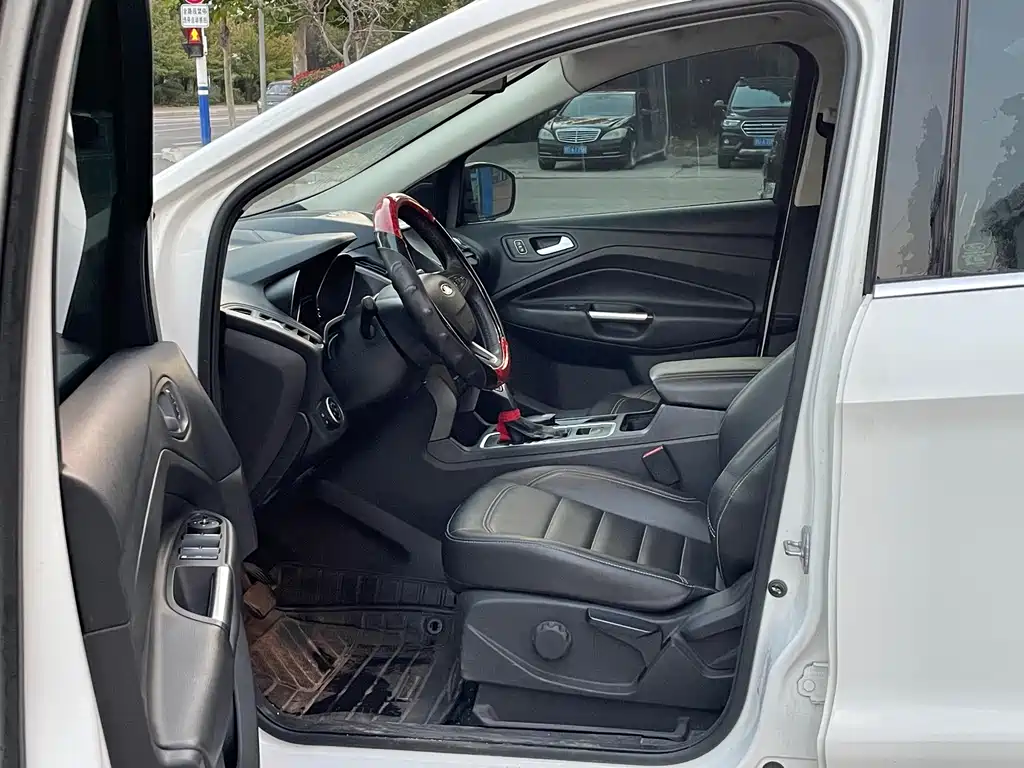 Kuga EcoBoost 180 2 WD Platinum Wing CN-VI