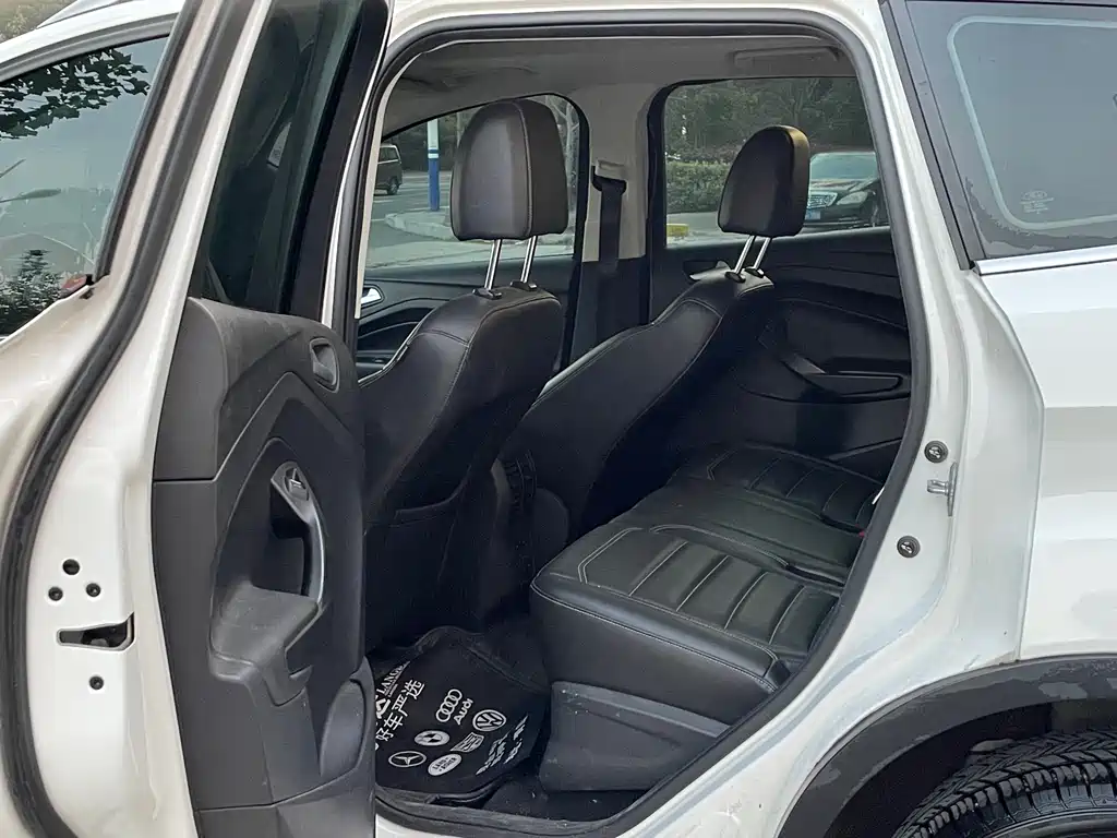 Kuga EcoBoost 180 2 WD Platinum Wing CN-VI