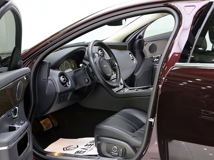 Jaguar XJ XJL 3.0 SC 2 WD Graceful Business