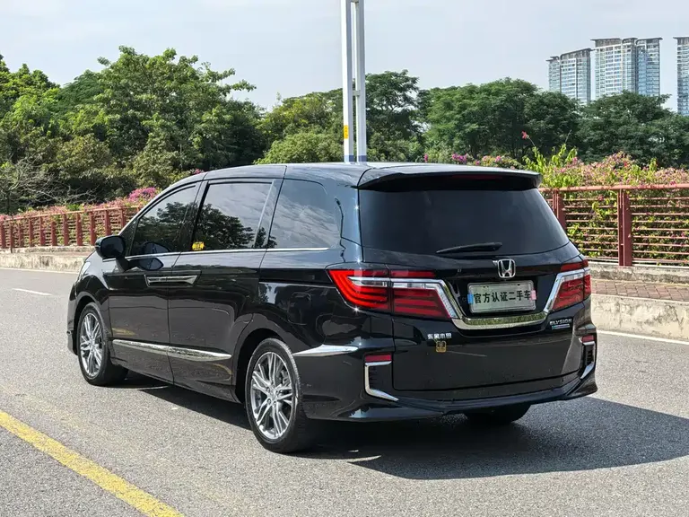 Honda Elysion 2.0 L Hybrid Luxury