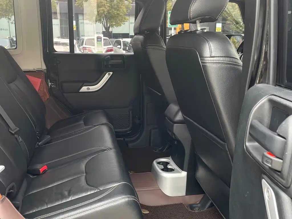 Wrangler 3.0 L Sahara 4-door Comfort Enjoyment