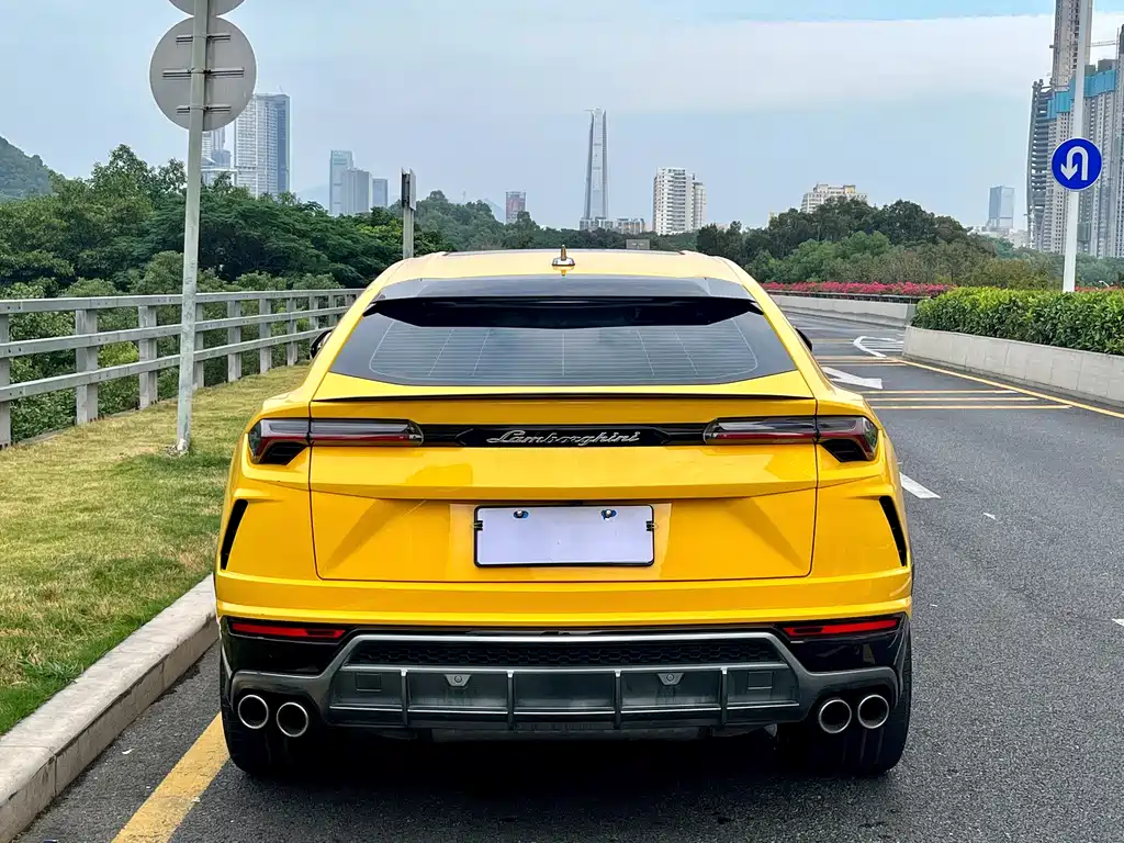 Urus 4.0 T V8