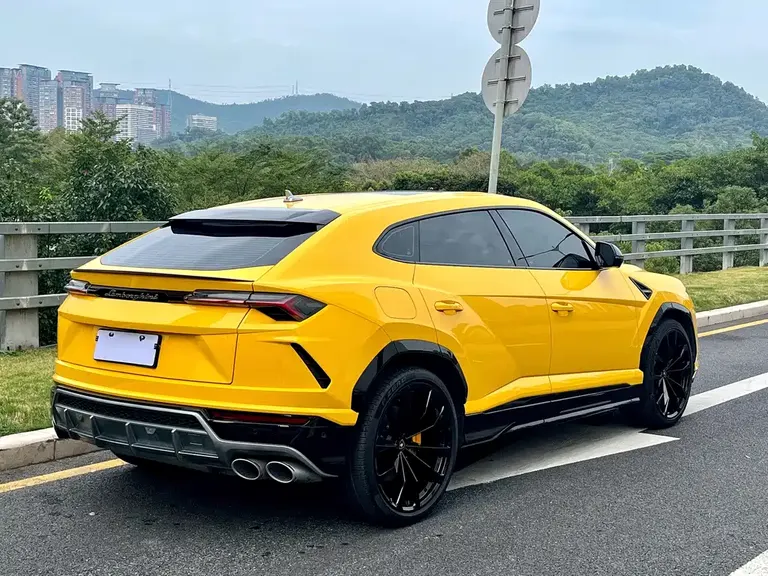 Lamborghini Urus 4.0 T V8