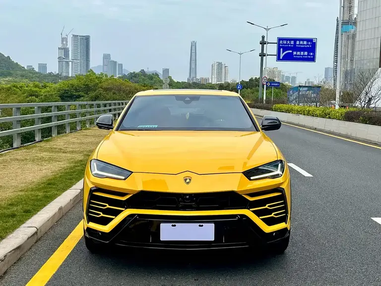 Lamborghini Urus 4.0 T V8
