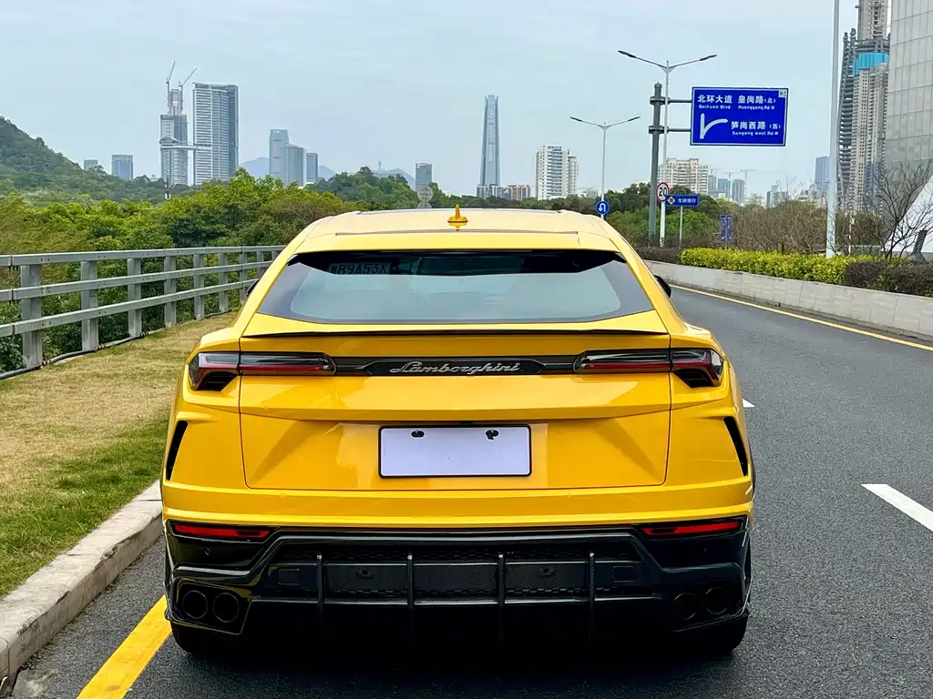 Urus 4.0 T V8