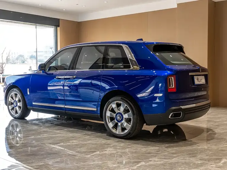 Rolls-Royce Cullinan 5-seat