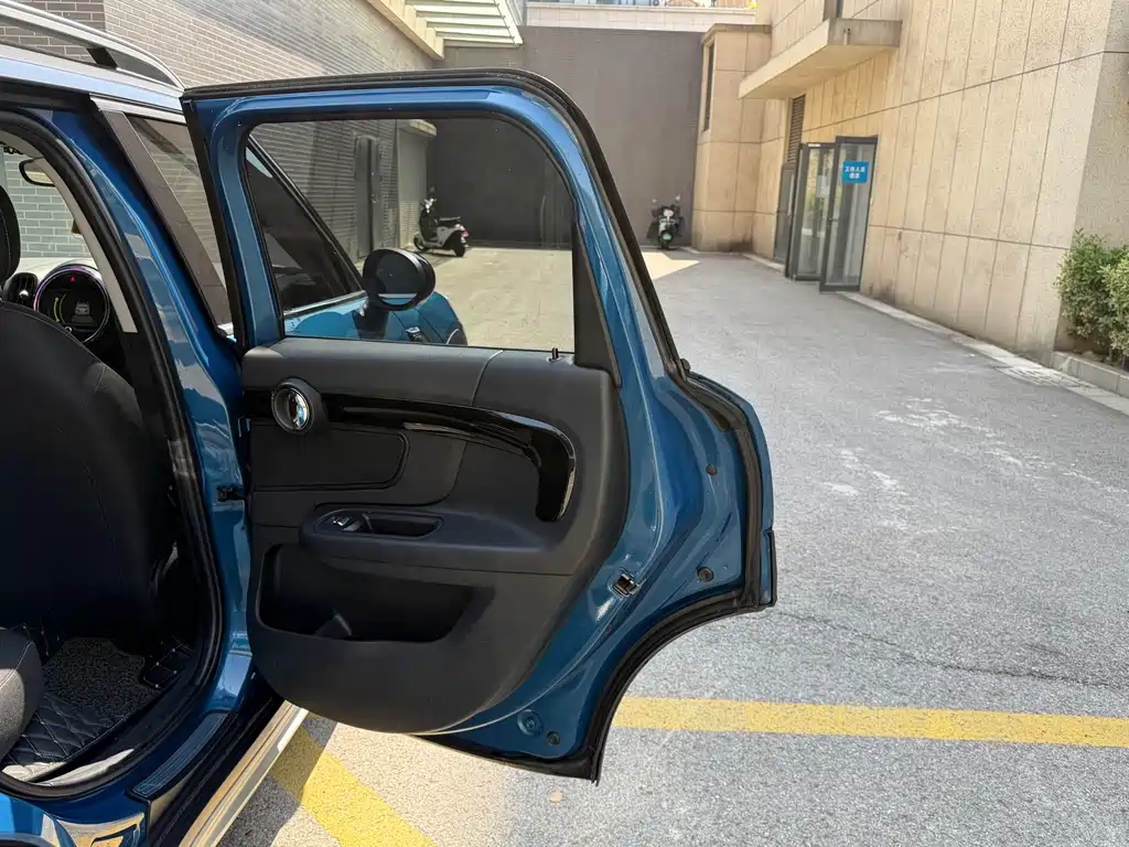 MINI COUNTRYMAN 1.5 T COOPER Explorer