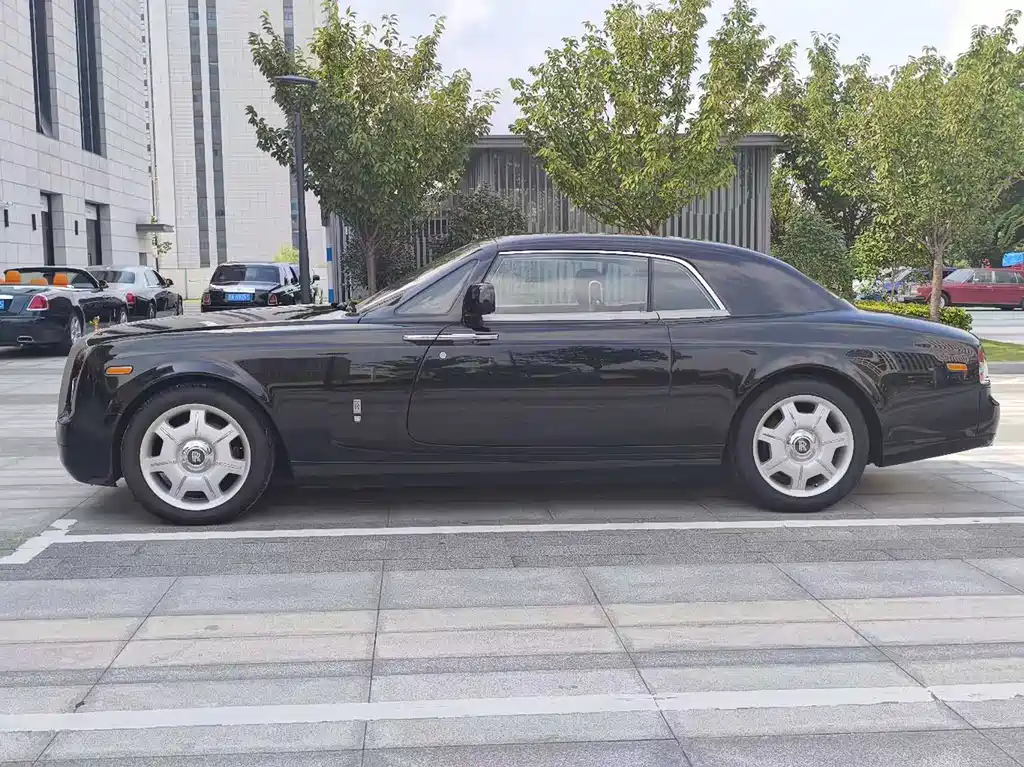 Phantom 6.7 L 2-door Coupe