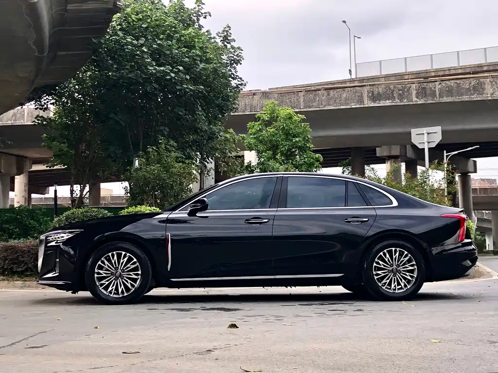 Hongqi H5 1.5 T DCT Connected Flagship Charm