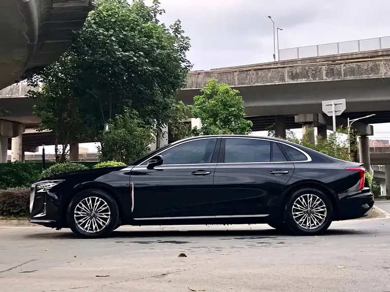 Hongqi H5 1.5 T DCT Connected Flagship Charm