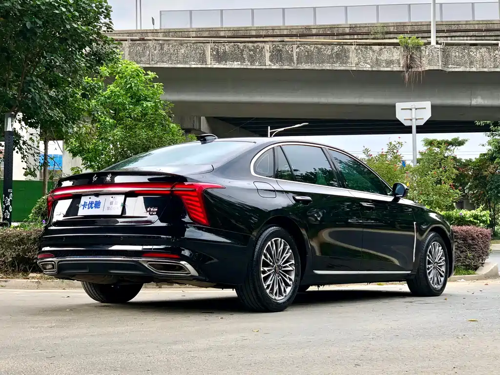 Hongqi H5 1.5 T DCT Connected Flagship Charm