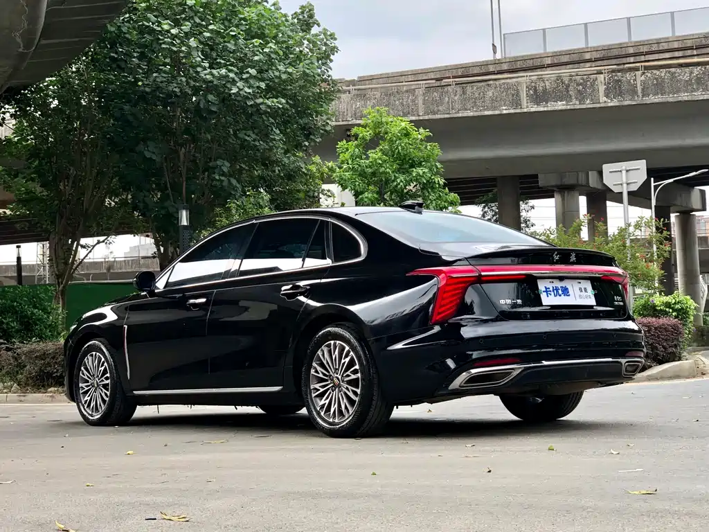 Hongqi H5 1.5 T DCT Connected Flagship Charm