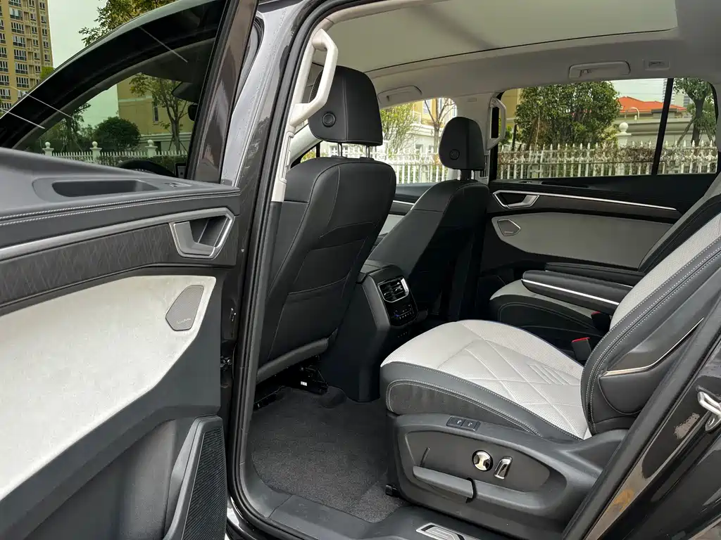 Talagon 450 TSI 4 WD Flagship 6-seat
