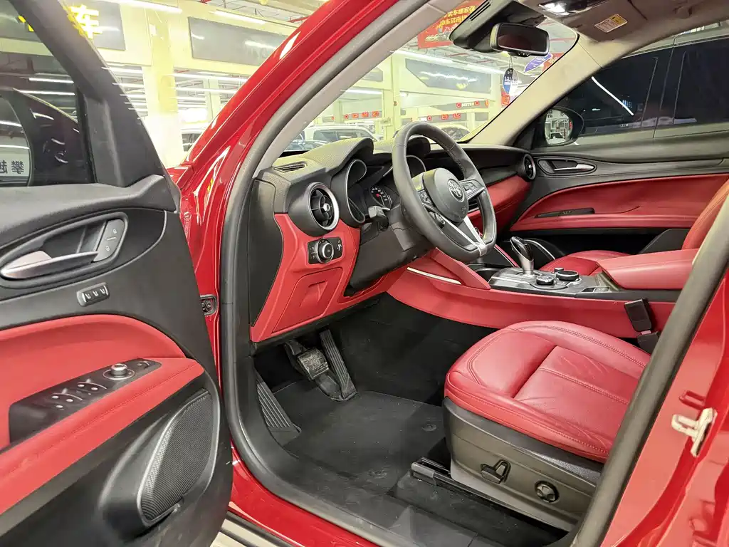 Stelvio 2.0 T 200 HP Elite