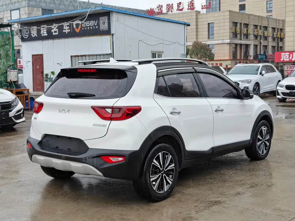 Stonic 1.4 L CVT Sunroof