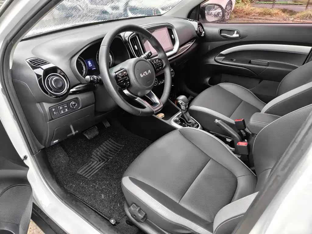 Stonic 1.4 L CVT Sunroof